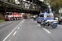 LKW blieb unter Bruecke haengen Koeln Ehrenfeld Innere Kanalstr Hornstr P412